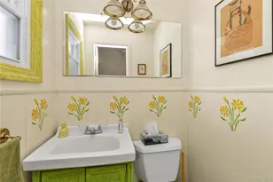 27 Deepdale Pkwy, Roslyn Heights, NY 11577 - Photo 7