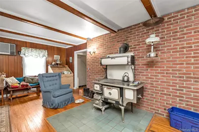 27 Deepdale Parkway, Roslyn Heights, NY 11577 - Photo 11