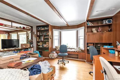 27 Deepdale Parkway, Roslyn Heights, NY 11577 - Photo 9