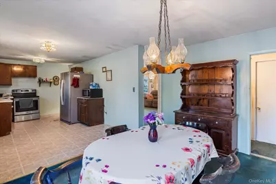 9 W 8th Street, Ronkonkoma, NY 11779 - Photo 5