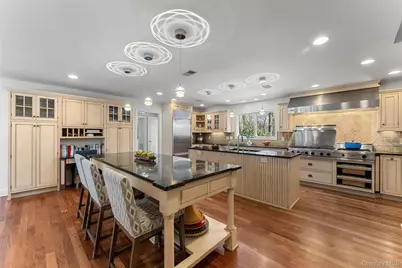 110 Round Hill Road, Scarsdale, NY 10583 - Photo 15