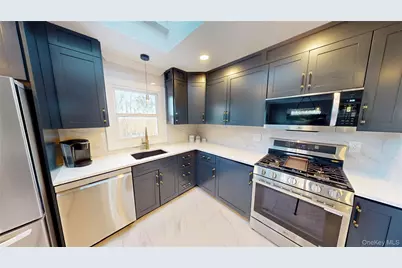 135 Standish Drive, Pearl River, NY 10965 - Photo 7