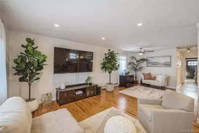 2 Udalia Road, West Islip, NY 11795 - Photo 5