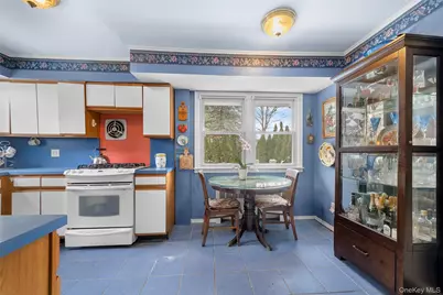 524 Livingston Street, Westbury, NY 11590 - Photo 7