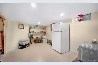 524 Livingston Street, Westbury, NY 11590 - Photo 31