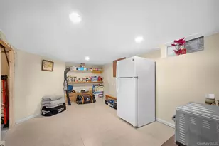 524 Livingston St, Westbury, NY 11590 - Photo 31