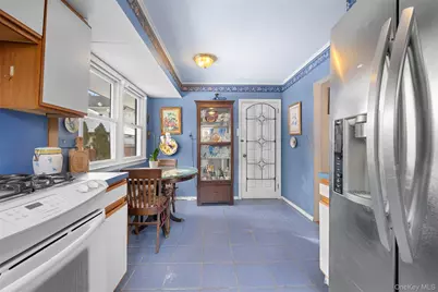 524 Livingston Street, Westbury, NY 11590 - Photo 9