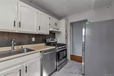 100 Clinton Avenue #4M, Mineola, NY 11501 - Photo 11