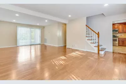 6 Arizona Avenue, Syosset, NY 11791 - Photo 5