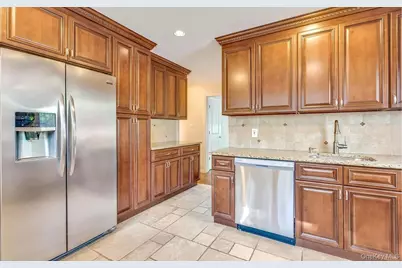 6 Arizona Avenue, Syosset, NY 11791 - Photo 7