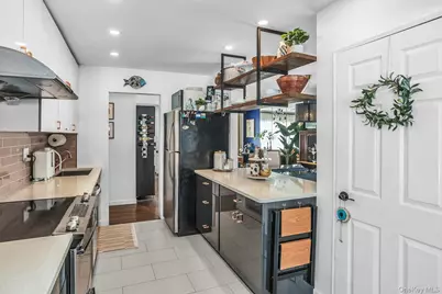 116 Woods Avenue, Malverne, NY 11565 - Photo 7