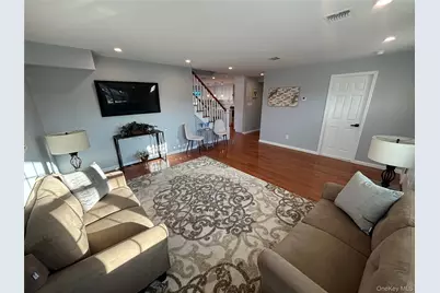 403 S Bayview Avenue, Freeport, NY 11520 - Photo 21