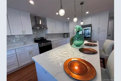 403 S Bayview Avenue, Freeport, NY 11520 - Photo 31