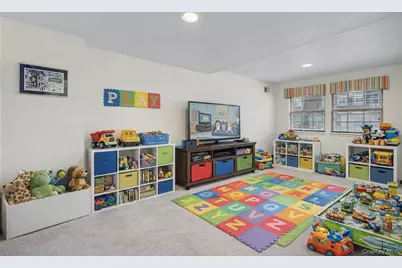 84 Aspen Drive W, Woodbury, NY 11797 - Photo 5