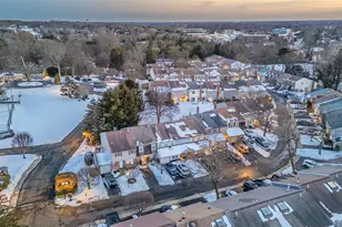 84 Aspen Dr W, Woodbury, NY 11797 - Photo 33