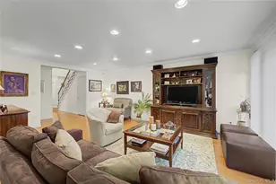 84 Aspen Dr W, Woodbury, NY 11797 - Photo 11