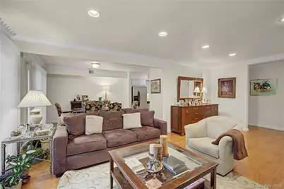 84 Aspen Drive W, Woodbury, NY 11797 - Photo 9