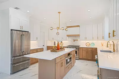 1025 Mirabelle Avenue, Westbury, NY 11590 - Photo 9