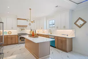 1025 Mirabelle Ave, Westbury, NY 11590 - Photo 11