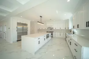 1025 Mirabelle Ave, Westbury, NY 11590 - Photo 11