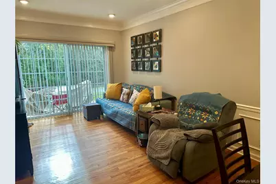 121 Wildwood Circle, Holtsville, NY 11742 - Photo 7