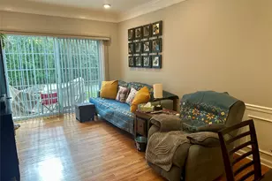 121 Wildwood Cir, Holtsville, NY 11742 - Photo 7