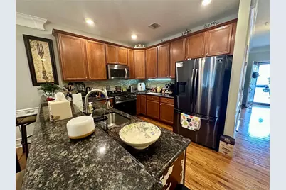 121 Wildwood Circle, Holtsville, NY 11742 - Photo 3