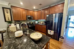 121 Wildwood Cir, Holtsville, NY 11742 - Photo 3