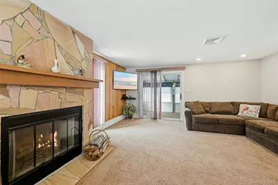 26 Charles Circle, Islip, NY 11751 - Photo 21