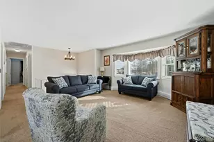 26 Charles Cir, Islip, NY 11751 - Photo 5