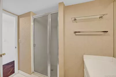 10 Stewart Place #4BE, White Plains, NY 10603 - Photo 9