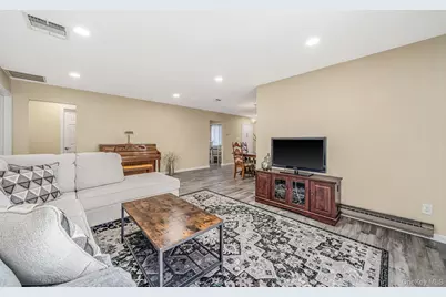 101 Flair Court E, Saint James, NY 11780 - Photo 5