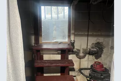 330 Florida Avenue, Copiague, NY 11726 - Photo 13