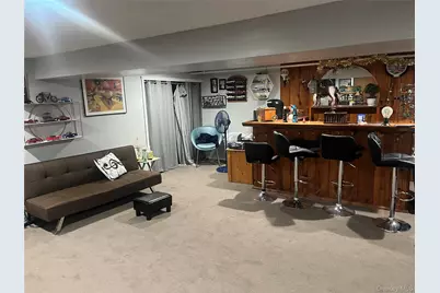 330 Florida Avenue, Copiague, NY 11726 - Photo 9