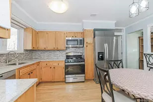 95-11 164th Ave, Howard Beach, NY 11414 - Photo 9