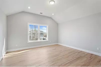 8 Violet Avenue, Hicksville, NY 11801 - Photo 11