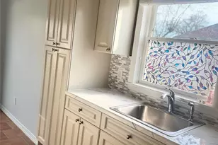 71 Community Rd, Bay Shore, NY 11706 - Photo 5