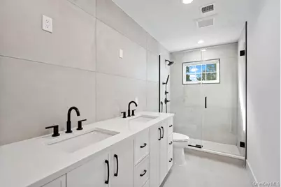 45 Bond Lane, Hicksville, NY 11801 - Photo 9