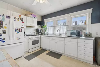 73 Redmond Avenue, Bay Shore, NY 11706 - Photo 5