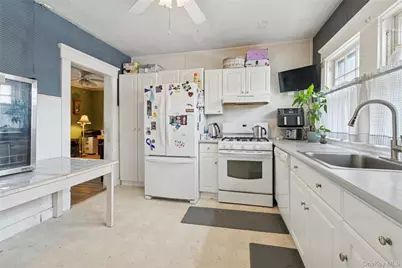 73 Redmond Avenue, Bay Shore, NY 11706 - Photo 7