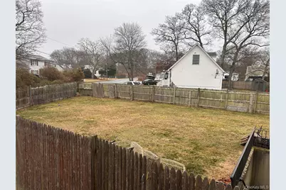 194 E Parkview Drive, Shirley, NY 11967 - Photo 19