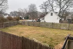 194 E Parkview Dr, Shirley, NY 11967 - Photo 19