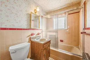 20-13 26th St, Astoria, NY 11105 - Photo 9