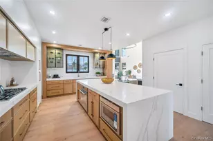 8 Schoolhouse Rd, Levittown, NY 11756 - Photo 7