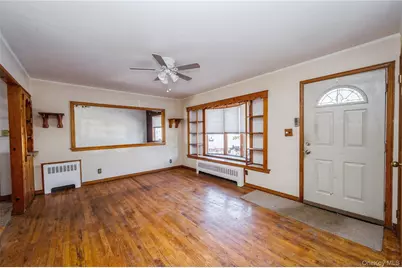 54 31st Street, Copiague, NY 11726 - Photo 5