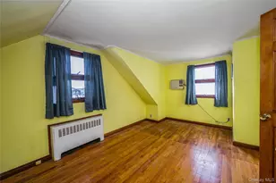 54 31st St, Copiague, NY 11726 - Photo 21