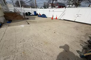 140-18 Foch Blvd, Jamaica, NY 11436 - Photo 19