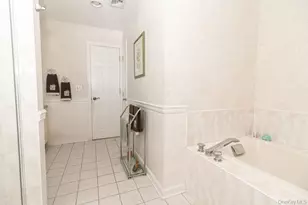 14 Hills Park Ln, Smithtown, NY 11787 - Photo 23