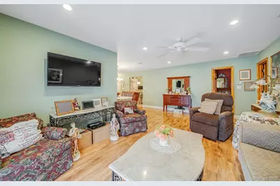 1107 Cabot Court N, Saint James, NY 11780 - Photo 15