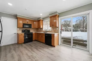 4 Cottage Ct, Middle Island, NY 11953 - Photo 5